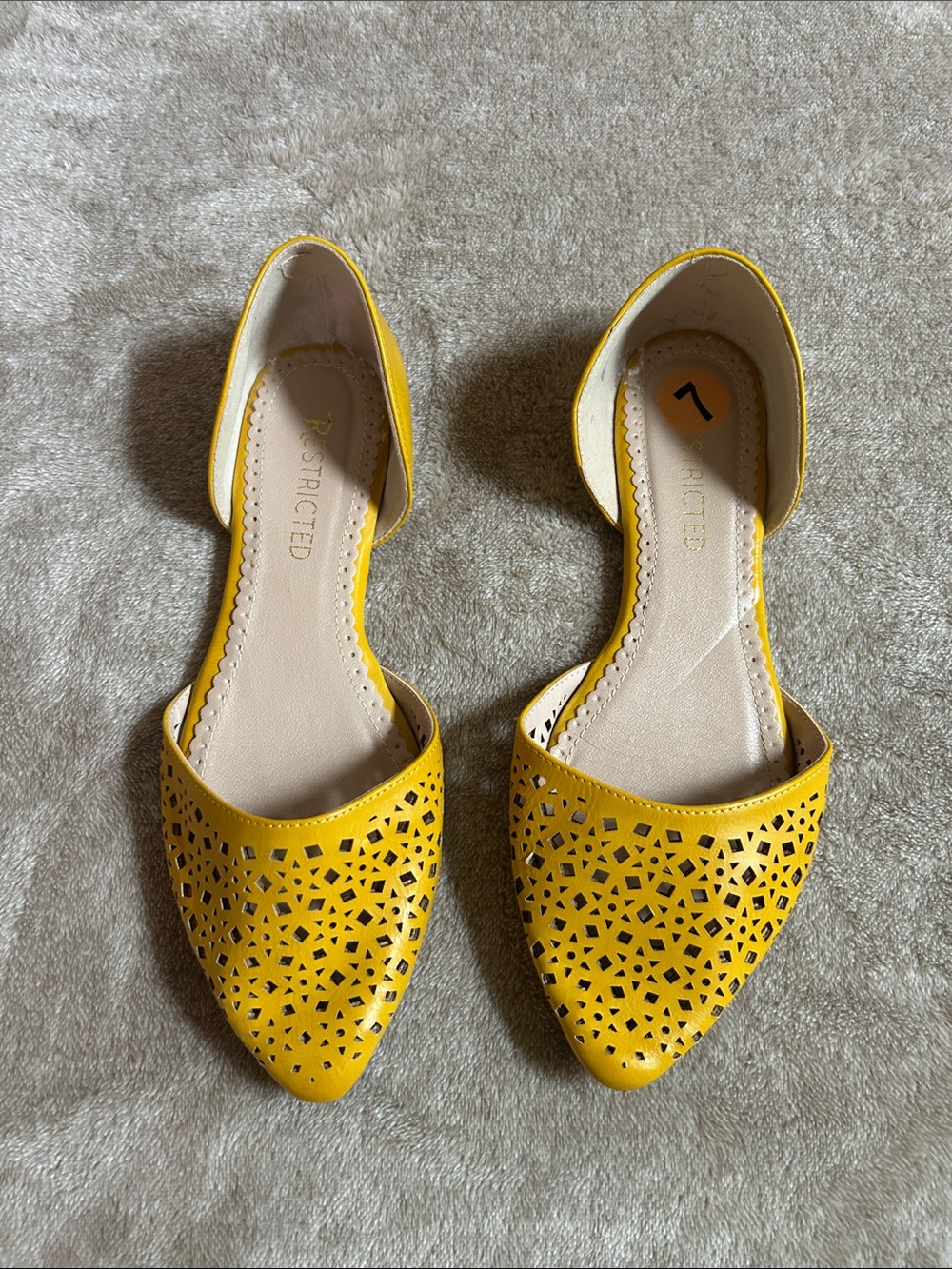 New Restricted yellow flats size 7